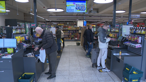 Mladí ich využívajú najviac, seniori najmenej: Trend samoobslužných pokladníc rastie