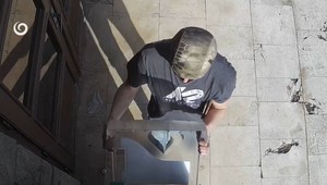 Hyenizmus v ľudskej koži: Zlodej ukradol obecný defibrilátor