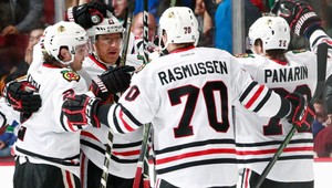 Hossa znova s víťazným gólom, Chára dvakrát asistoval