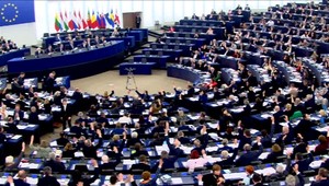 Zasadá europarlament. Riešiť bude raoming či brexit