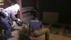 Japonskí tesári zachraňujú slovenský drevený kostolík. Za opravu nechcú ani cent