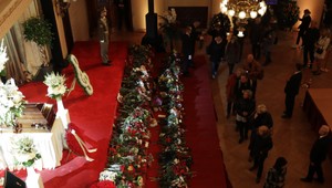 Uplakaná Praha, zákaz selfie. O Gottovi píše celý svet