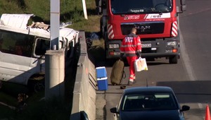 Nehoda na D2 ochromila dopravu. Muž skončil po zrážke vo vážnom stave