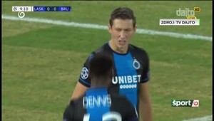 Nemohol sedieť na svojom mieste v autobuse. Odmietol odcestovať na Ligu majstrov