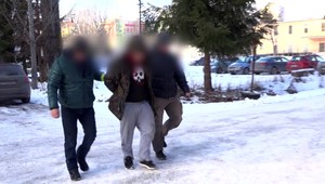 Policajti museli na zastavenie 25-ročného vodiča strieľať