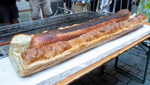 Pokus o nový svetový rekord: 30-kilový hotdog