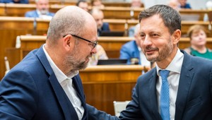 Rokovania o parlamentnej väčšine SaS odmietla, na schválenie zmeny ústavy majú poslanci 14 dní