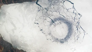 Astronauti NASA spozorovali na zamrznutom ľade ruského jazera čierne kruhy