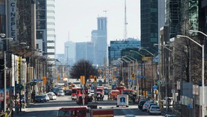 FOTO: Biela dodávka vrazila do ľudí v Toronte. Desať ľudí zomrelo