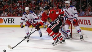 Chicago odštartovalo novú sezónu prehrou, Hossa asistenciou