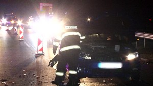 Na R1 sa zrazili tri autá, v jednom pruhu cestu uzavreli