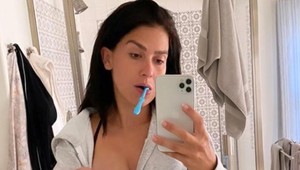 Prehnala TO? Baldwinova žena ukázala telo po pôrode piateho dieťaťa, schytala kritiku