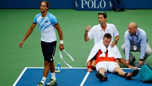 Kolaps na kurte. Sock od vyčerpania nedohral zápas