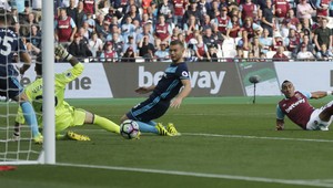 Povodil ich ako ovečky, padali ako kuželky! A vraj obrana hodná Premier League!