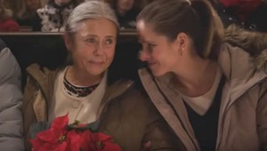 Namiesto propagácie výrobkov, poďakovanie mamám: Z českej vianočnej reklamy je hit