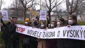 Proti novele zákona o vysokých školách protestovali študenti, ale aj pedagógovia