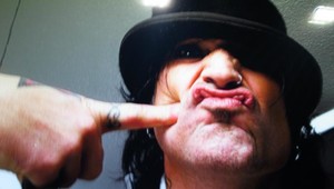 Syn Pamely Anderson zmlátil svojho otca, ktorým je slávny spevák