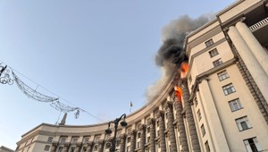 1292. deň na Ukrajine: Rusko zaútočilo na vládnu budovu v Kyjeve, Ukrajina na ropovod Družba