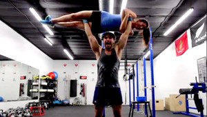 VIDEO. Úlet v posilňovni. Ako dievča zbaliť, zdvihnúť a - hádajte čo...