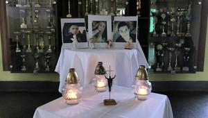 Gymnázium smúti za študentmi, ktorí zahynuli pri autonehode