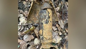 Dôchodca ušiel hrobárovi z lopaty. Za svojim domom objavil nevybuchnutú leteckú bombu