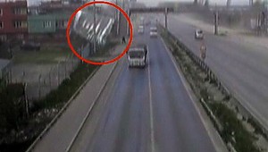 VIDEO: Letiaci stánok tesne minul muža