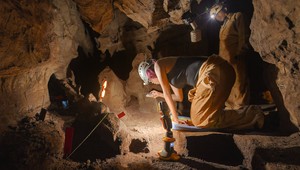 To, čo našli vedci v hlbinách pekelne úzkej jaskyne, prepíše dejiny ľudstva