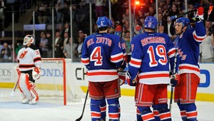 Rangers do play off, Boston rozstrieľal Toronto 8:0
