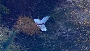 Pri zrážke lietadla s vrtuľníkom zahynuli štyria ľudia