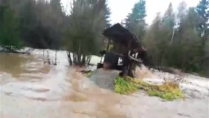 Slovensko začali trápiť povodne. V šiestich obciach je kritická situácia