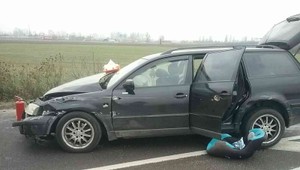 Čelná zrážka dvoch áut si vyžiadala 5 zranených.  Na mieste sú aj deti