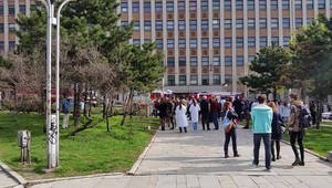 Chýbajú tisíce odborníkov a vysokoškoláci pracujú mimo svojho odboru - chce to reformu