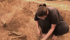 Výnimočné praveké sídlisko objavili na poli pri Vrábľoch. Kedysi tu stálo 320 dlhých domov. No to nie je to najzaujímavejšie.