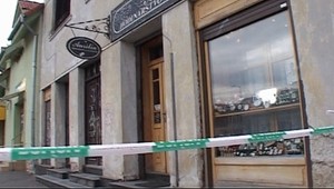 Brutálny prepad zlatníctva lupičmi...