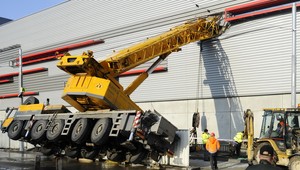 Ohrozený šampionát! Na štadión sa zrútil žeriav