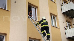 Vo Zvolene vypadol z okna Dávidko (2), otec doma spal