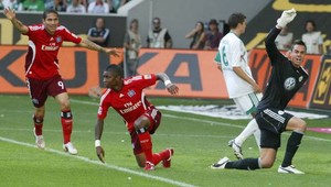 Pekarík vysedáva na lavičke, Wolfsburg tak nestačil na HSV