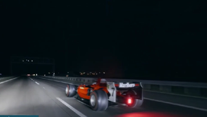 Policajti riešia kuriózny problém. Ako zastaviť formuly, ktoré jazdia po obyčajných cestách?