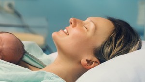 Jej prvá fotka s novorodencom vydesila ľudí: Ako mohla TOTO spraviť svojmu bábätku?