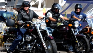 Aj drsní chlapi si poplačú! Pre motorky...