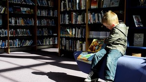 Neviete už, čo s deťmi? Prečítajte si tipy na knihy pre vaše ratolesti aj pre vás