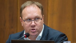 Vašečka žiada sexuálnu výchovu len so súhlasom rodiča: Je to nerealizovateľné a politizácia školstva, tvrdia poslanci