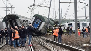 Najmenej traja ľudia zomreli po vykoľajení vlaku pri Miláne. Neďaleko miesta pracuje aj Slovenka