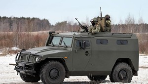 Nové čínske obrnené vozidlo môže zaútočiť rojom drónov