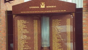 V stredu o 15.06 sa Liverpool ponorí do piety s 96 údermi zvonov