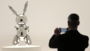 Vydražili Zajaca z nerezovej ocele, umelec si prišiel na šialené milióny