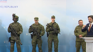 Tlačová beseda Roberta Kaliňáka o novej výstroji vojakov