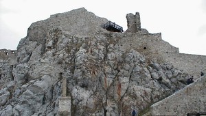 Devín krachuje, starostka kandiduje opäť...