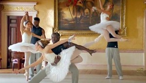 RIADNY ÚLET: Futbalisti Arsenalu ako baleťáci!