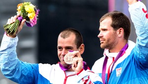 Kvalita? Peter Hochschorner má zničenú medailu...